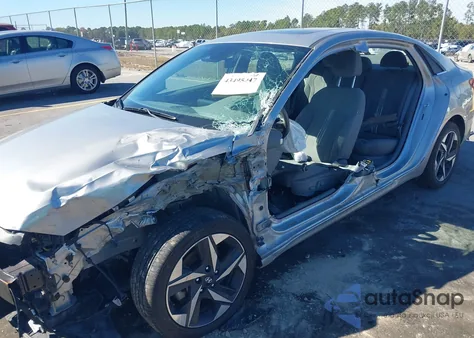 2021 Hyundai Elantra Sel z USA, uszkodzony, nr VIN 5NPLN4AG8MH026825